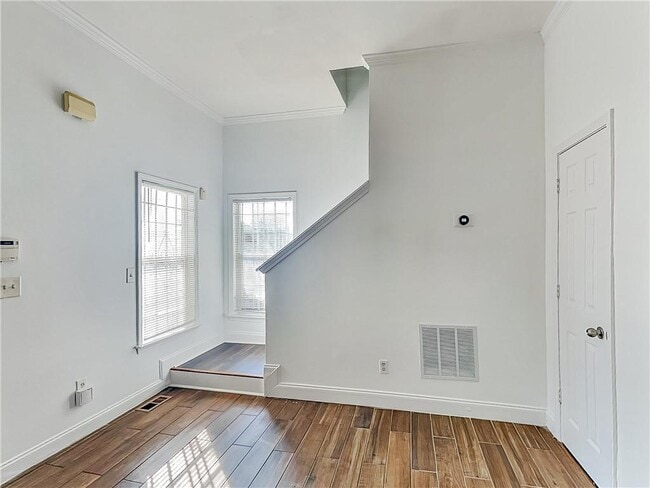 Photo - 333 Fletcher St SW