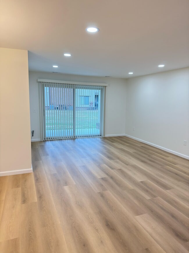 Photo - 6619 Ridgefield Cir