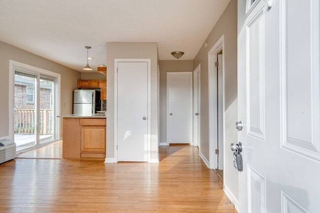 Building Photo - Cute and Cozy East Nashville Duplex for Rent!