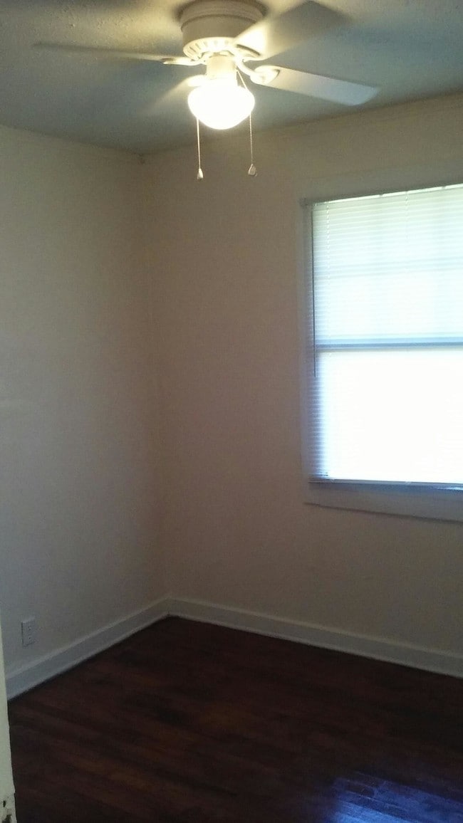 Photo - 402 Seymour St