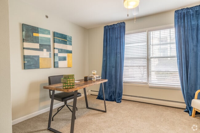 2BR2BA - 1,010SF