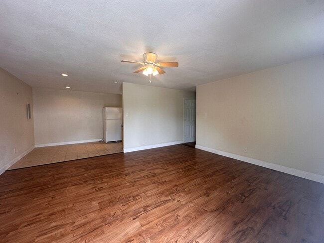 Photo - 2 bedroom 1 bath Duplex | Full Size Laundry Connections | Wood Floors
