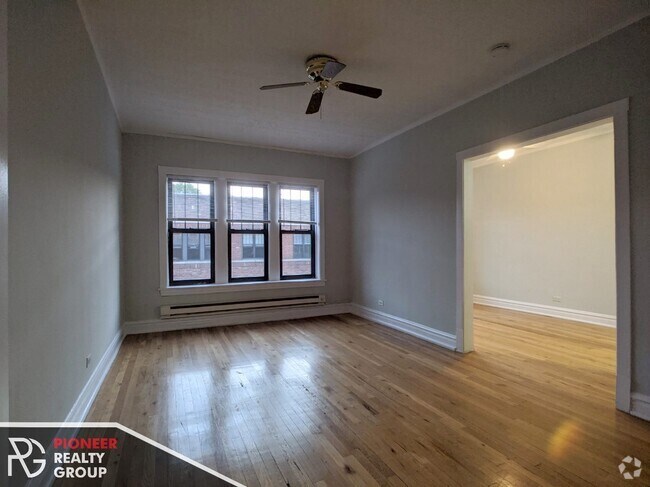 Building Photo - 630 W Cornelia Ave Rental