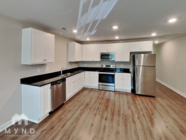 Photo - 731 Hillside St