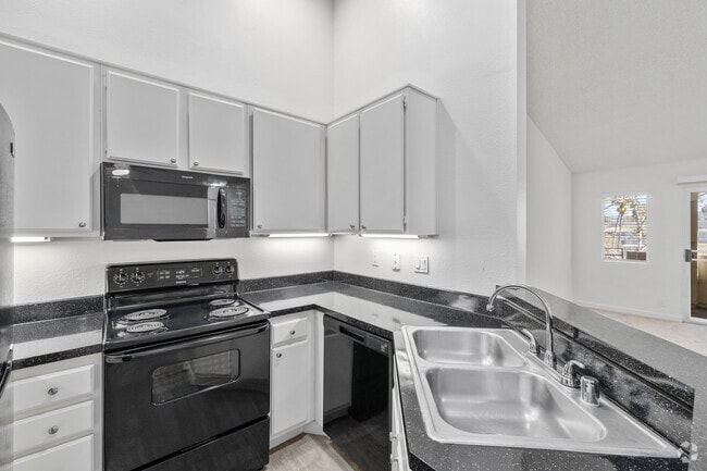 2BR, 2BA - 950SF - Kitchen