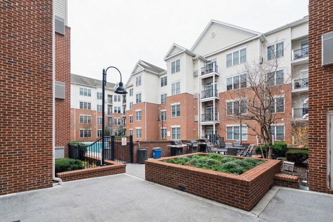 Photo - 300 W Elm St Unit 2304