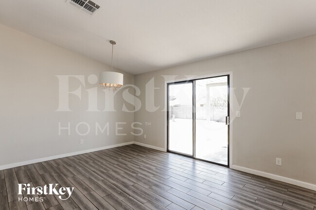 Photo - 619 W Wescott Dr
