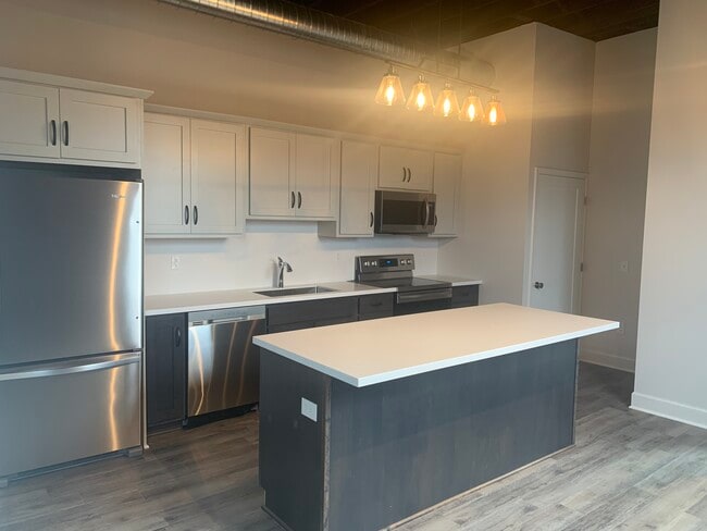 Kitchen - 175 S Transit St Unit A