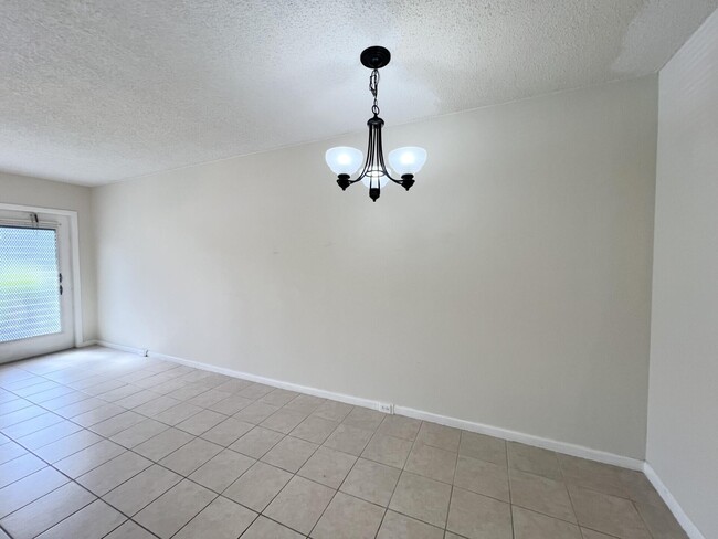 Photo - 170 Newport Dr