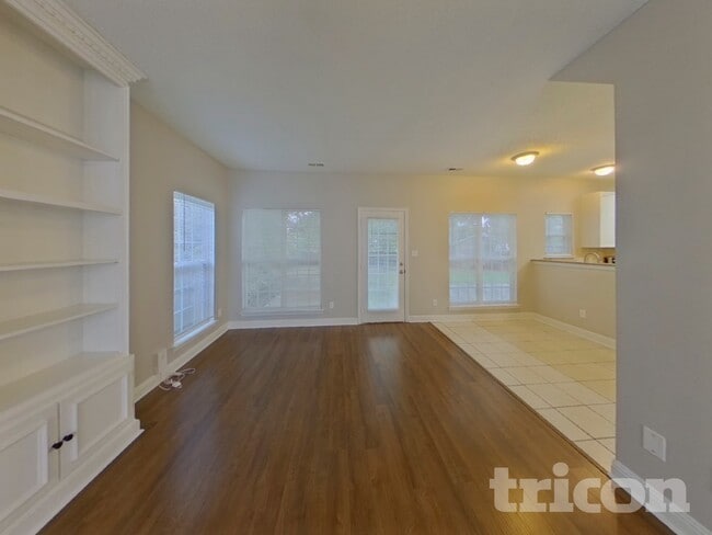 Photo - 4882 Aldridge Pl NW