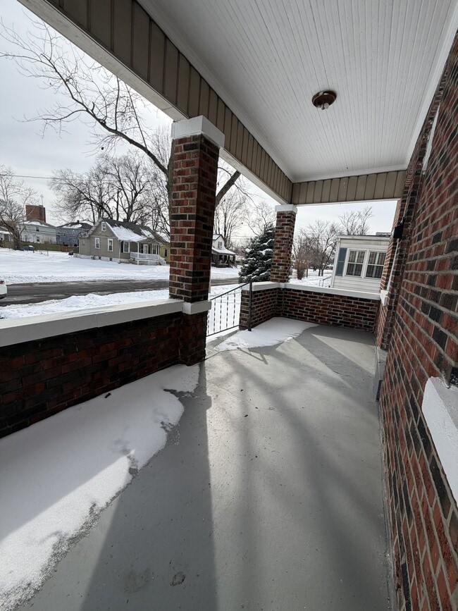 Photo - 2613 Iowa St