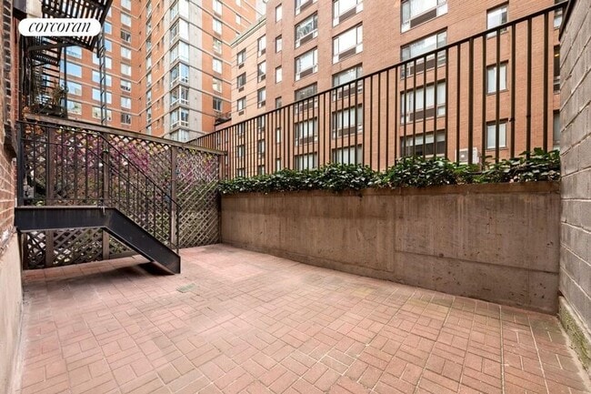 Building Photo - 316 W 51st St Rental