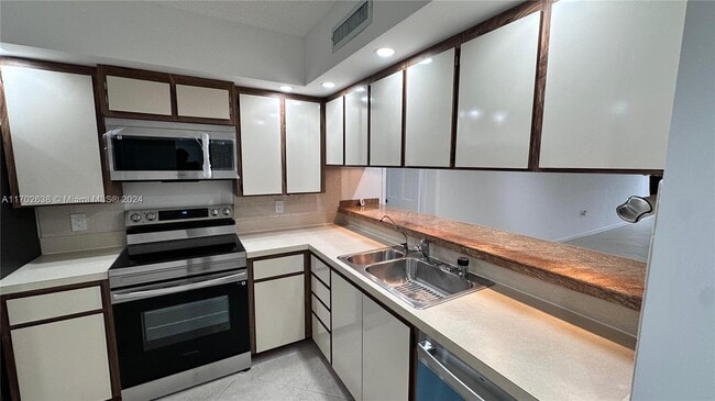 Photo - 1703 Whitehall Dr Unit 104