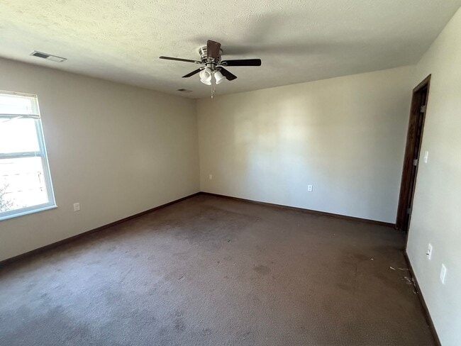 Photo - 616 Grainfield St