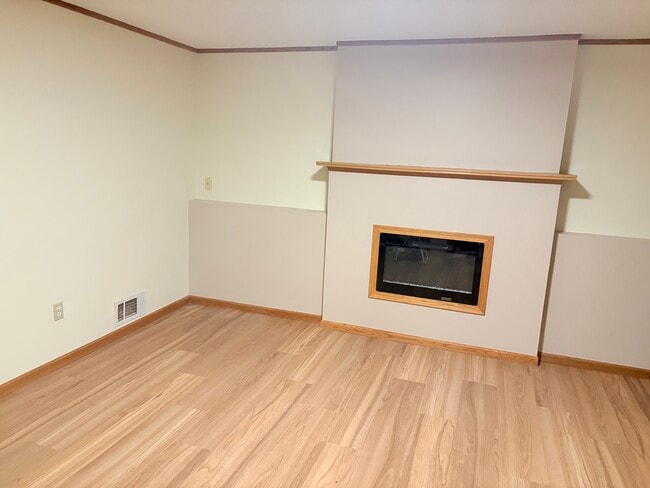 Lower Level - 4553 Scott Trl