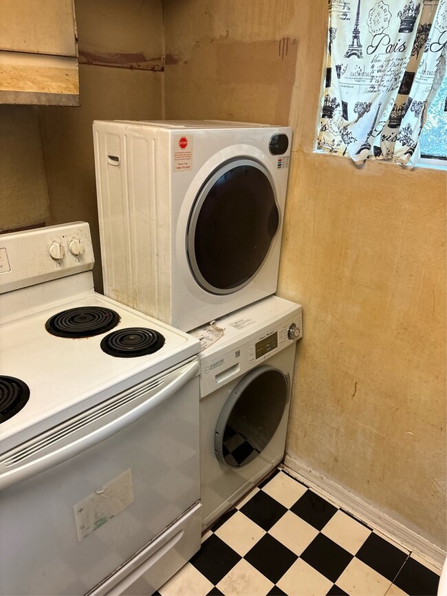 Photo - 702 Miller St