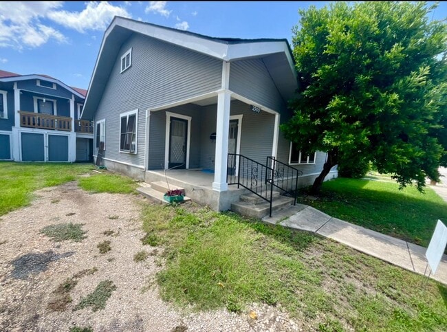 Photo - 2907 N Elmendorf St