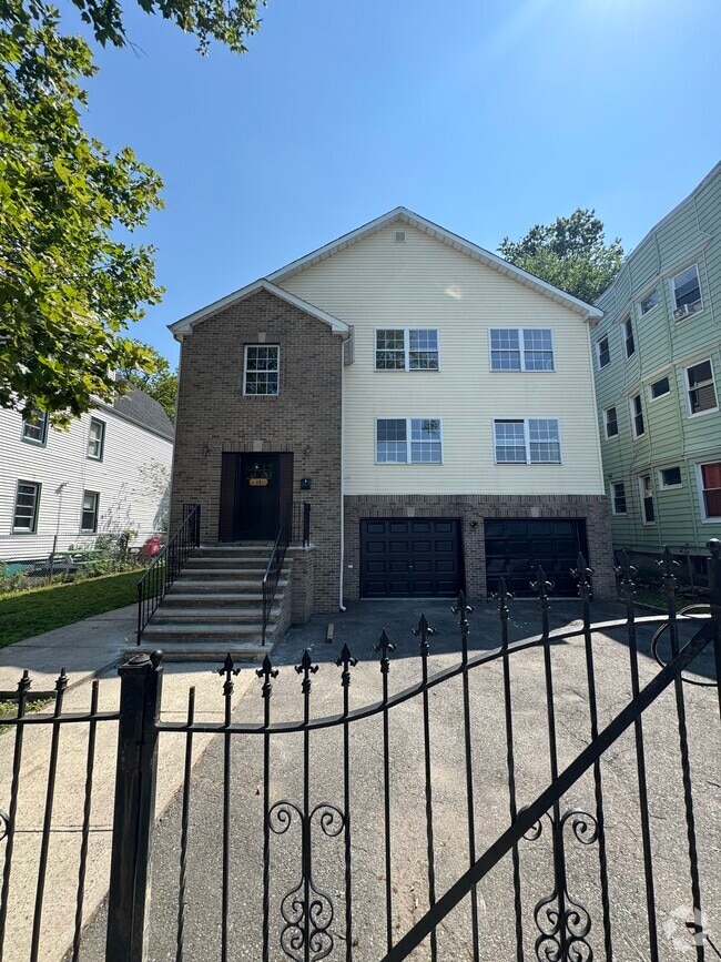 Building Photo - 17 9th Ave Unit 2 Rental