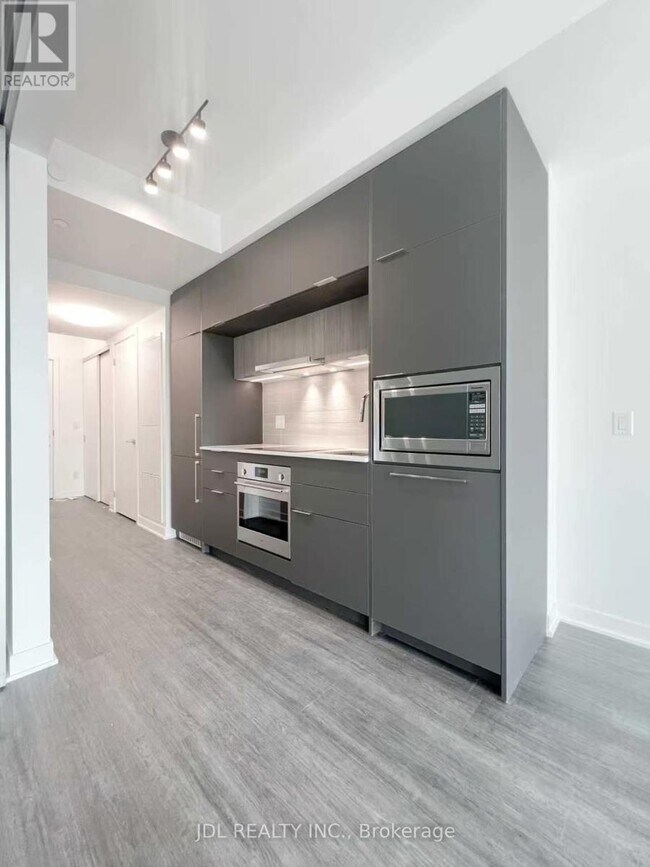 Photo - 185 Alberta Ave Unit 313