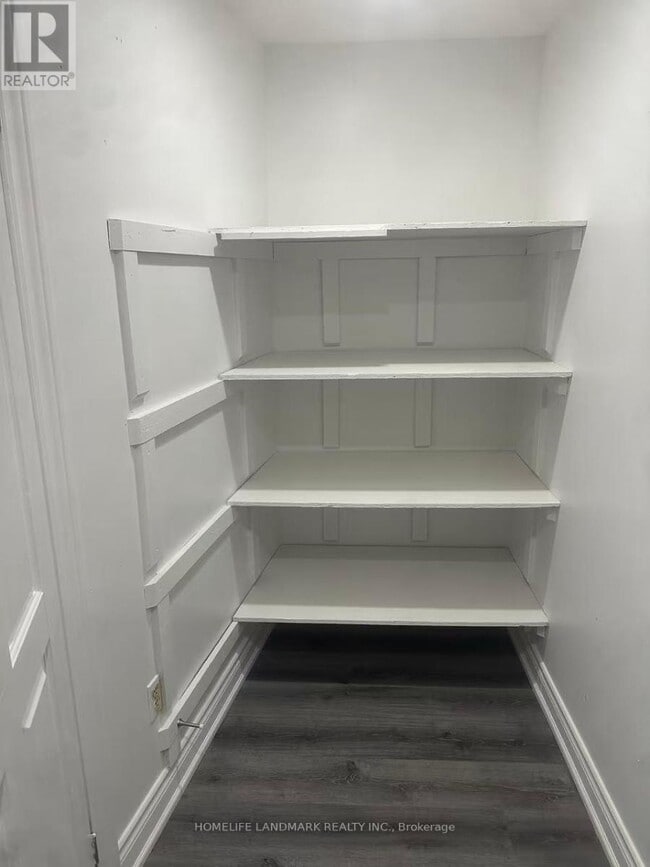 Photo - 92 King St W