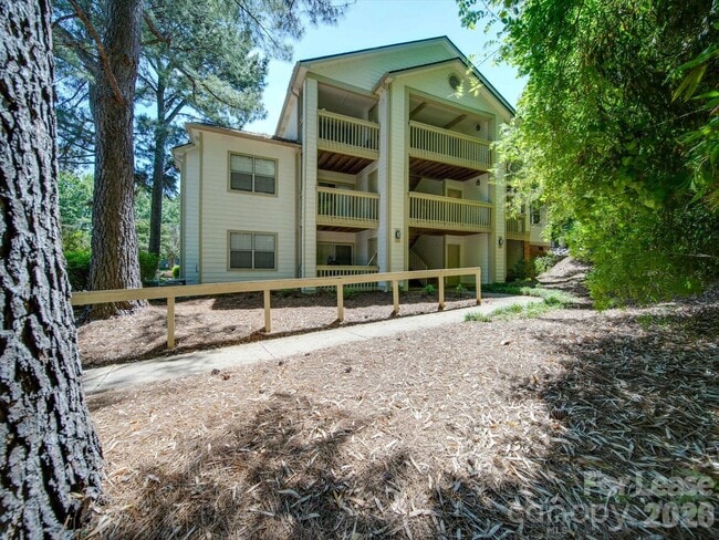 Building Photo - 1052 Churchill Downs Ct Unit I