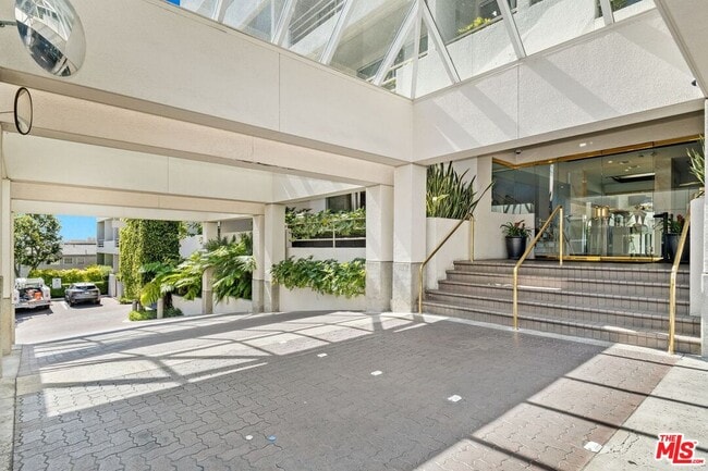 Photo - 1131 Alta Loma Rd Unidad 106