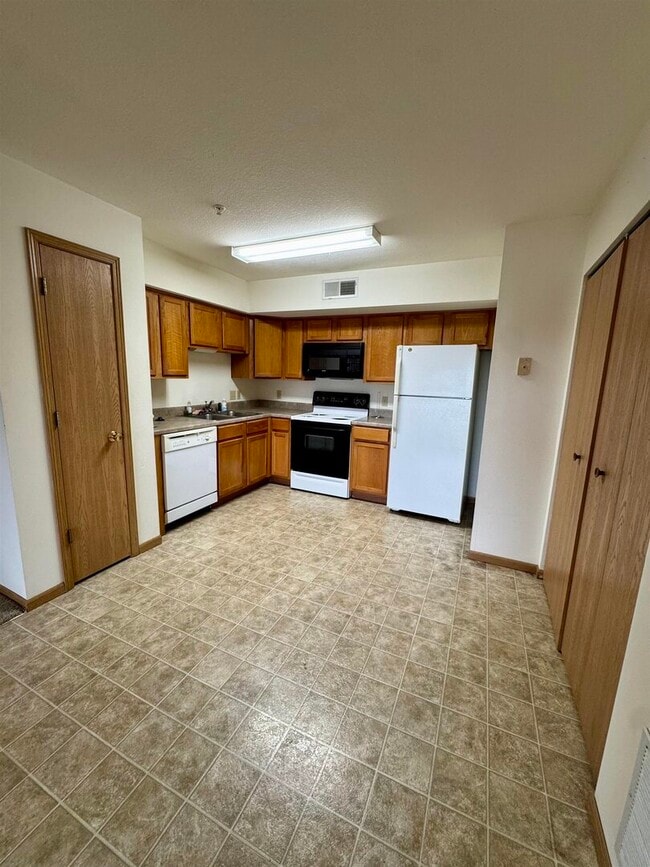 Photo - 4600 Grand Ave