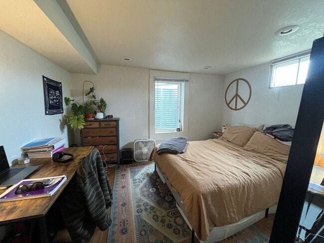 Photo - 1041 W Vine Dr Unit B