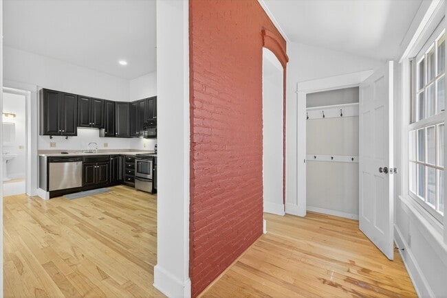 Photo - 114 E 6th St