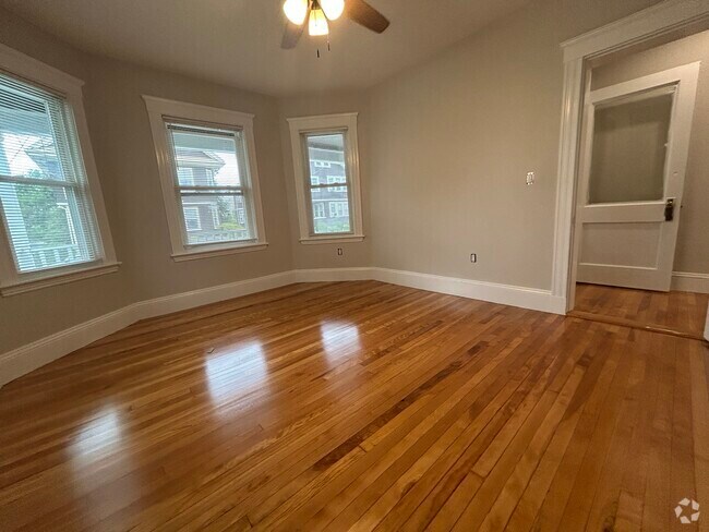 Building Photo - 66 Perthshire Rd Unit 1 Rental