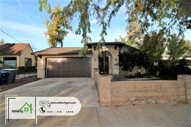 875 Lakeview Dr