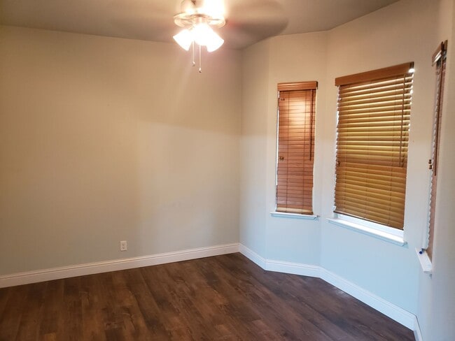 Photo - 822 W 11th Ave