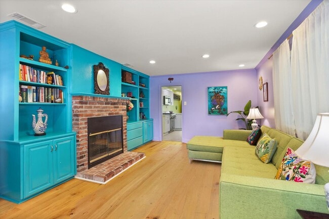 2319 Jay St