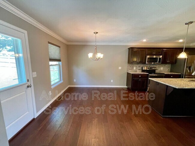 Photo - 113 N Glengary Dr