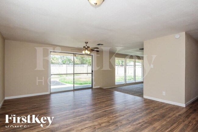 3826 W Griswold Rd