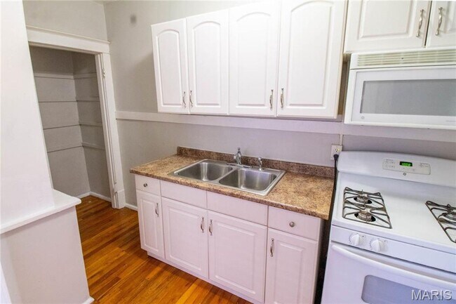 Photo - 2852 Shenandoah Ave Unidad #1W