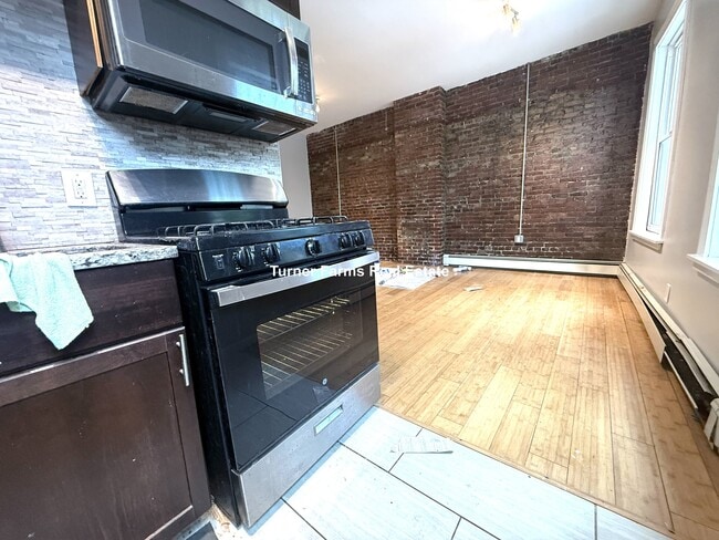 Photo - 147 Meridian St Unit 1