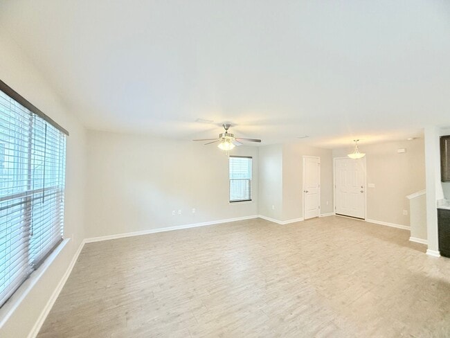 Photo - Beautiful 2-Story Home - Magnolia Bend