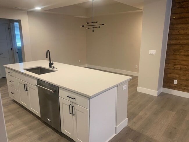 Photo - 3 Bed/3 Bath Modern and Luxurious Townhome in NE Bend