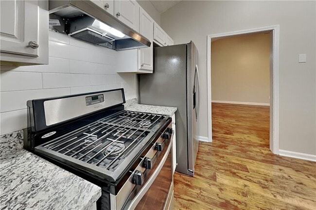 Photo - 405 Windsor Brook Ln SE