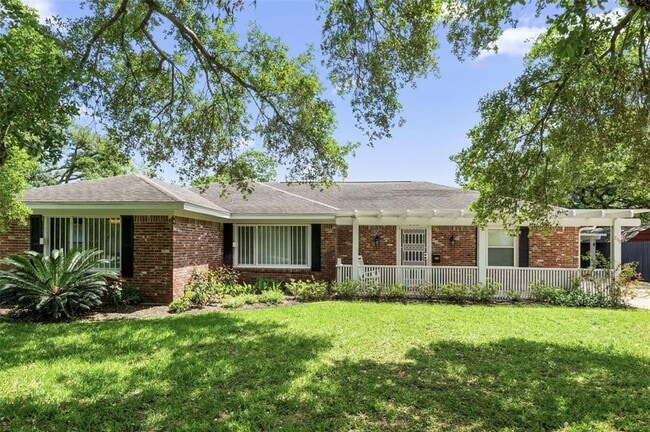 Photo - 206 Village Dr House