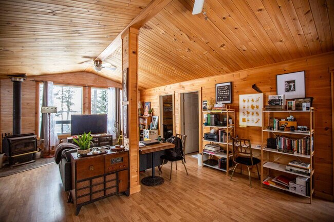 Photo - 943 Chem. Kennedy Unit SI ID1467753P