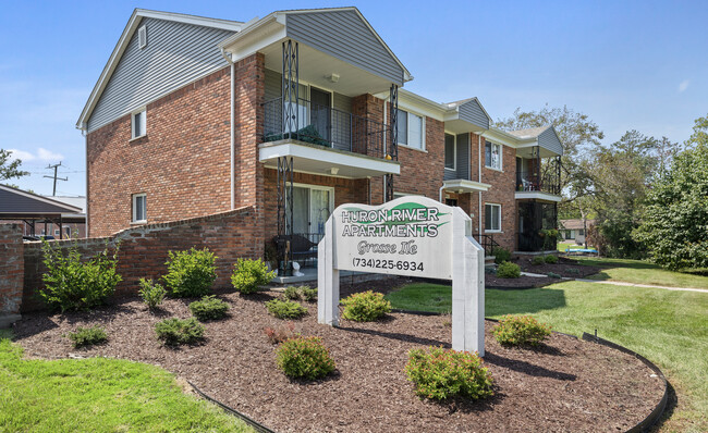 Huron River Apartments - Grosse Ile - Huron River Apartments - Grosse Ile