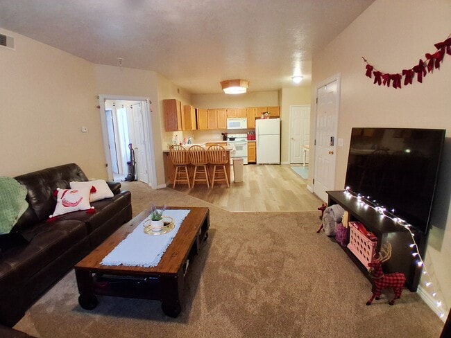 Photo - 504 N Seven Peaks Blvd