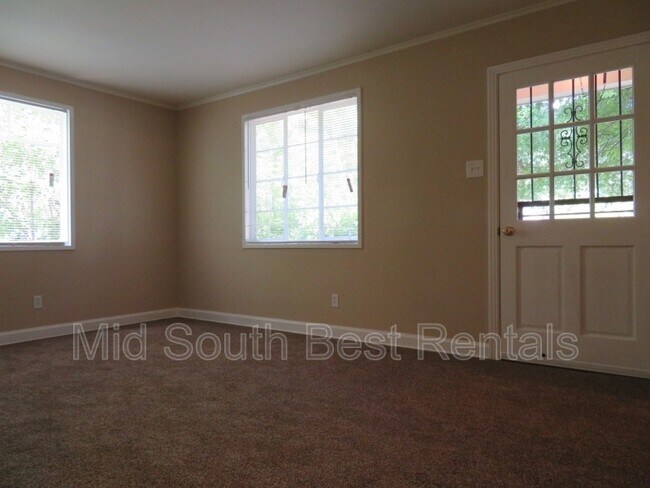 Photo - 1568 Michael St