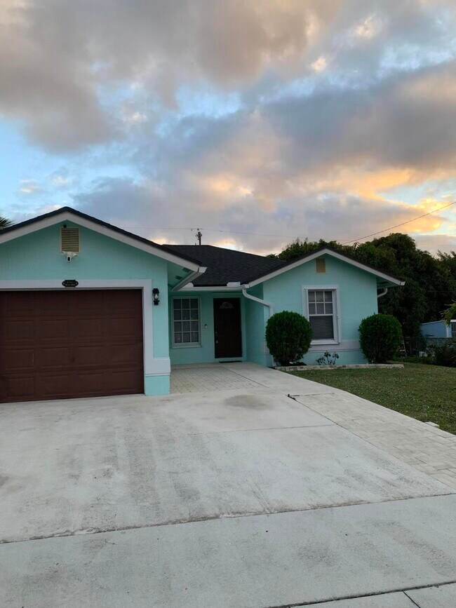 Building Photo - 1345 W 34th St