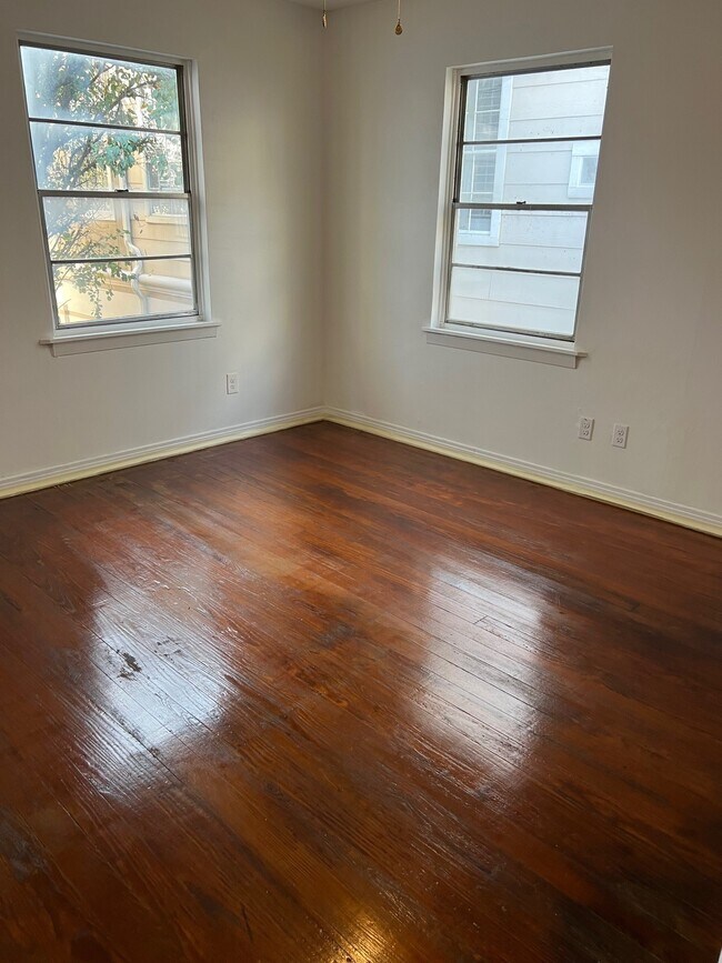 Photo - 2005 Welch St Unidad 1/2