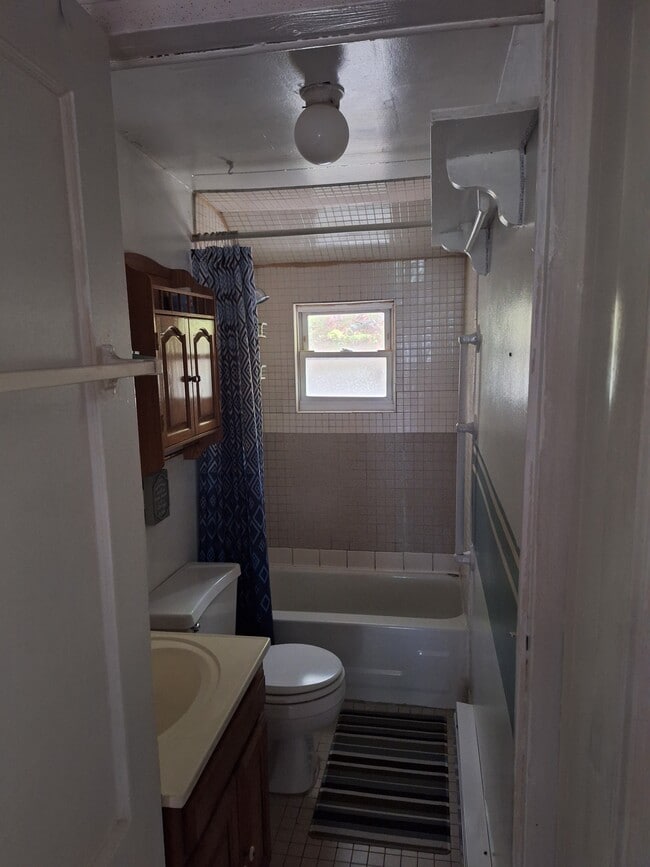 Photo - 33 Oakwood Trail S