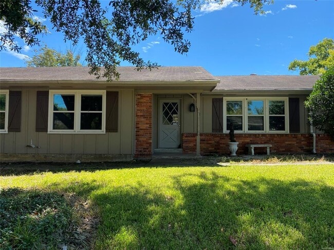 Photo - 3012 Lansdowne Dr