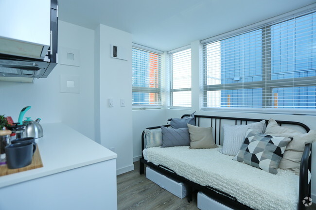 Studio, 1BA – 193 SF